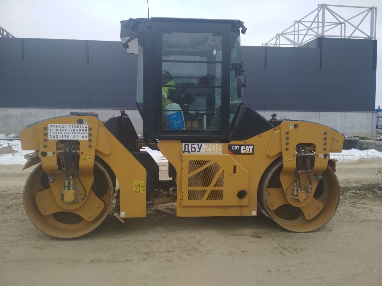 CAT CB 7